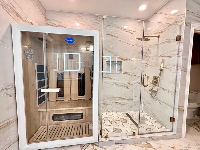 Building Photo - 2819 Lake Shore Harbour Dr