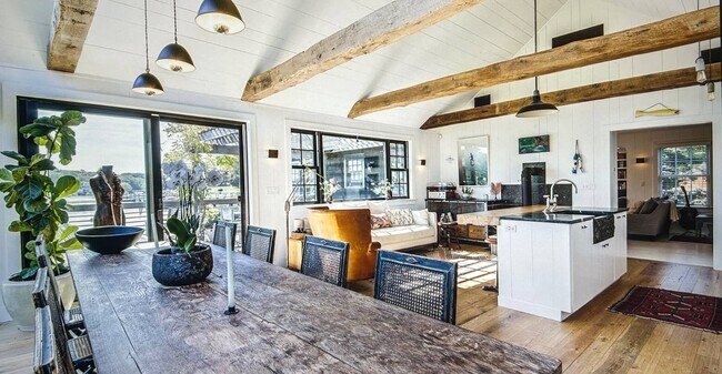 Building Photo - 8 Chequit Ave