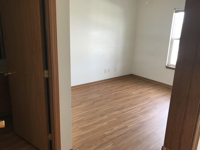 Building Photo - 1209 Mayfield Dr