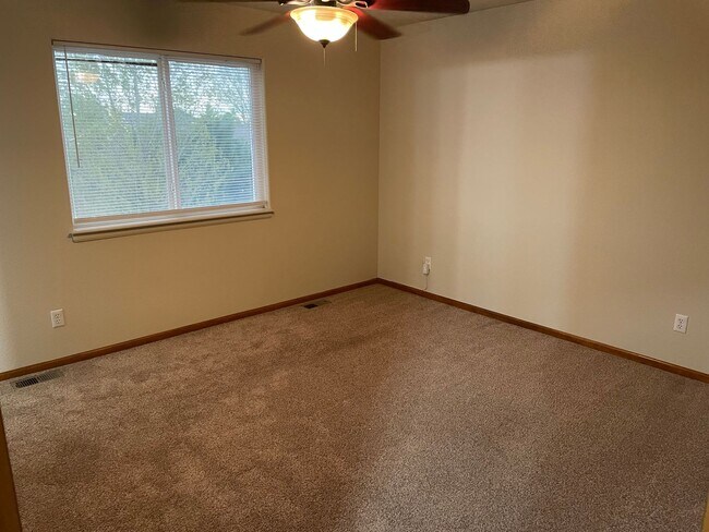 Building Photo - Beautiful 3 Bed 2.5 Bath Home in Milliken, Huge Corner Lot, Fenced Yard & Unfinished Basement