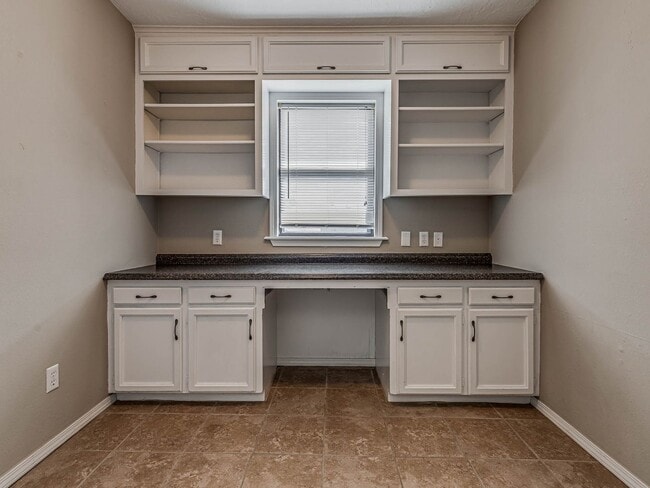 Building Photo - Beautiful 3 bedroom home in the heart of Coweta!