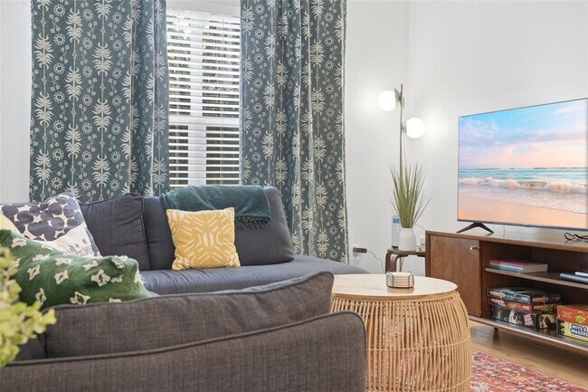 Building Photo - 1408 E Ridgewood St