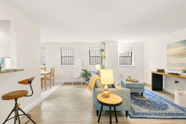 Building Photo - Spacious & Conveniently Located 2br/2ba on U St Corridor!