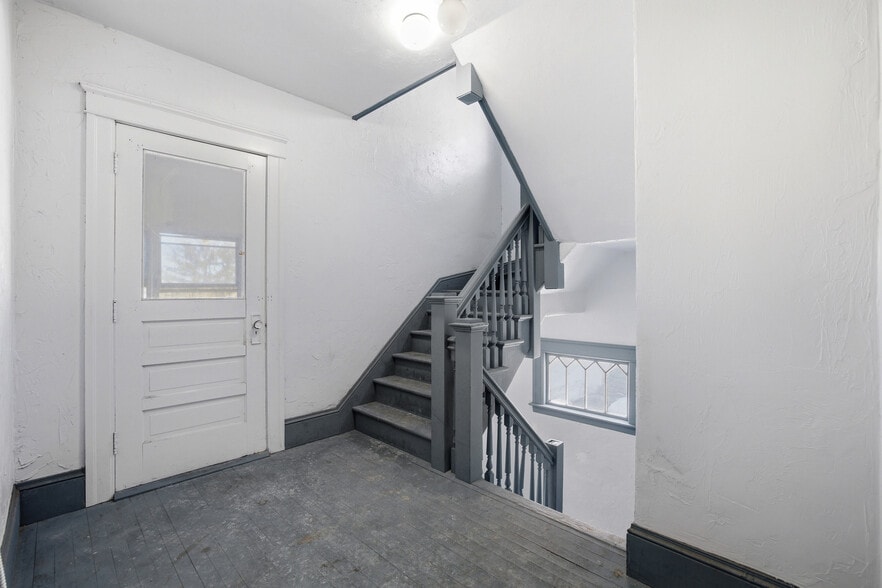 Building Photo - 12 Hillside St