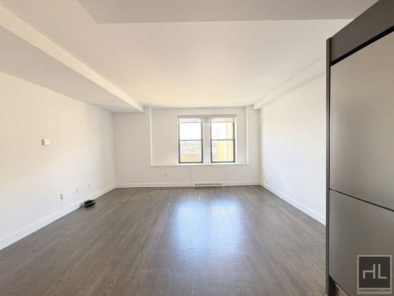 Building Photo - NO fee Sunny 1 bedroom 1 bathroom with washer and Dryer - WEST END AVENUE