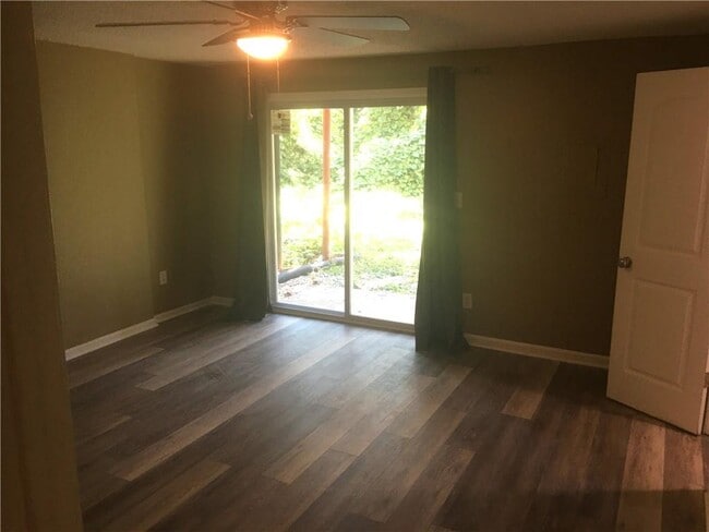 Building Photo - 335 Hamilton Ct