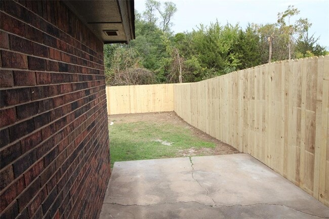 Building Photo - 225 Skylark Ct