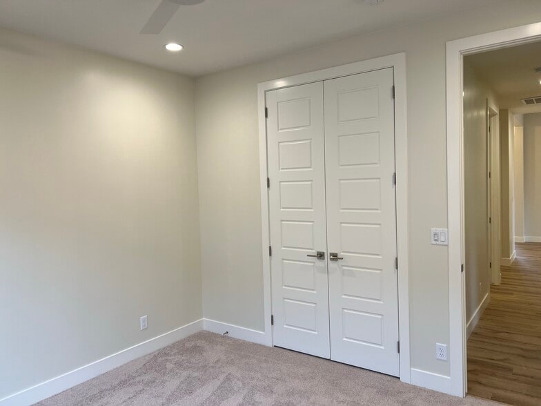 Building Photo - 2744 W Columbo Ln