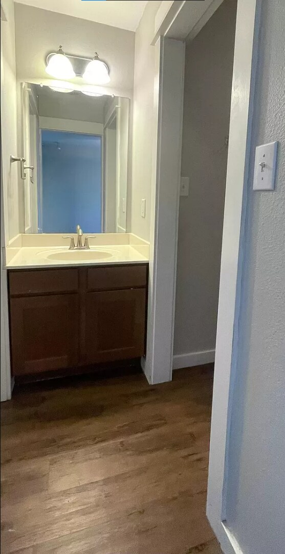 Building Photo - Spacious North Austin Duplex for August