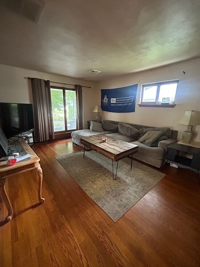Building Photo - Charming Downtown State College Ranch Home Available August 2026
