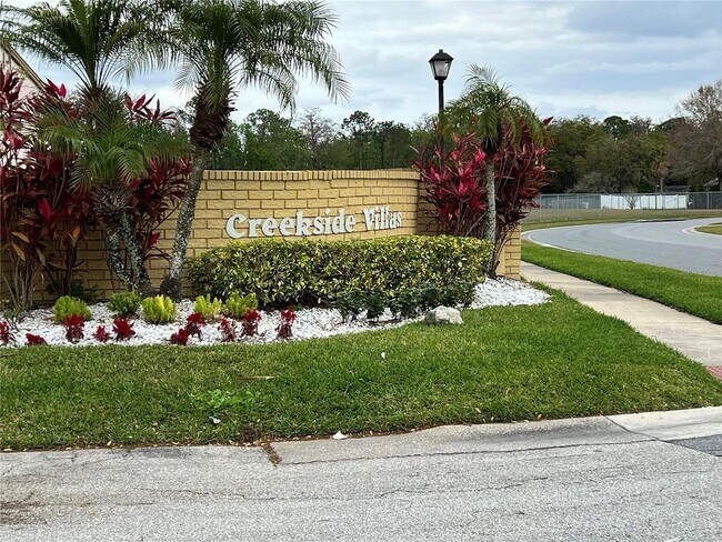 Building Photo - 1 bedroom Creekside Villas Townhome Near O...