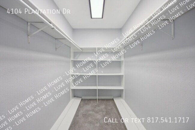 Building Photo - 4104 Plantation Dr