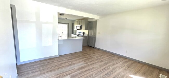 Building Photo - 8421 Banyan Ln