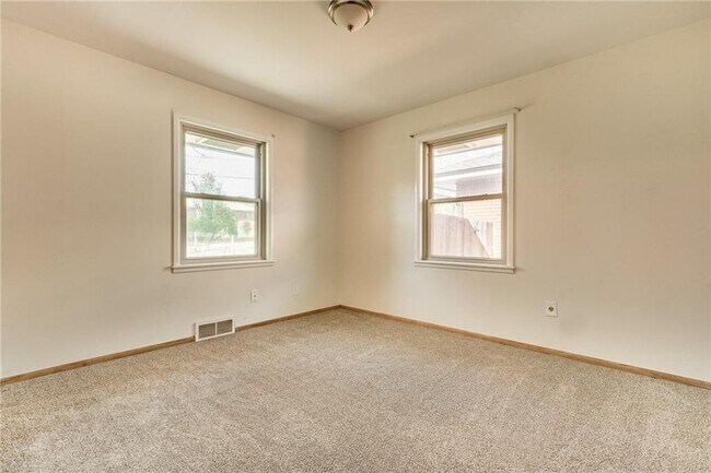 Building Photo - 205 Tullahoma Dr