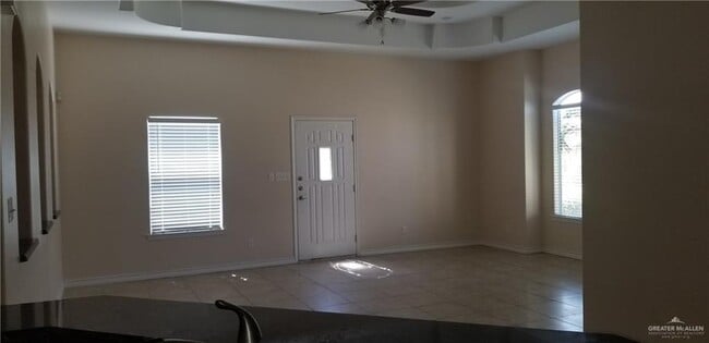 Building Photo - 14 Irongate Dr