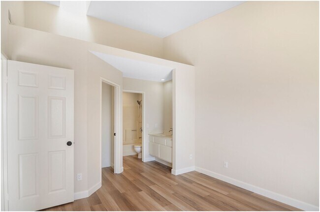 Building Photo - Stunning OCEAN VIEW Condo!
