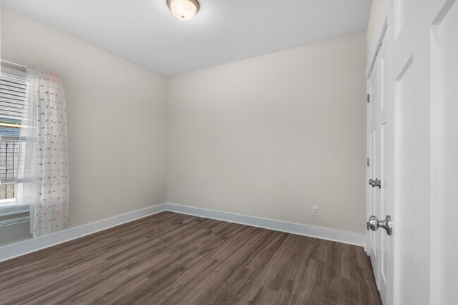 Building Photo - 1048 Pheasant Cir