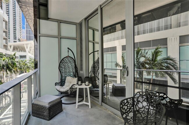 Building Photo - 851 NE 1st Ave