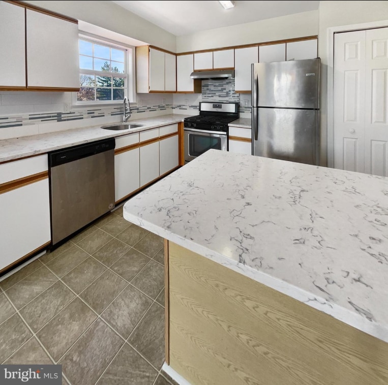 Kitchen - 2nd Floor - 2541 Markham Ln