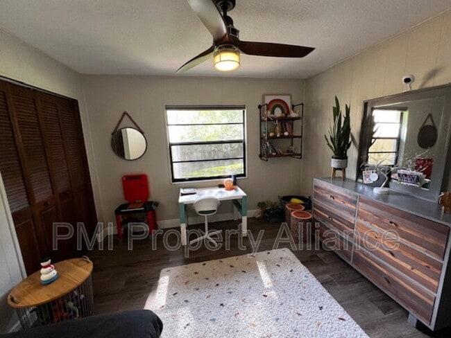 Building Photo - 4044 Tenita Dr