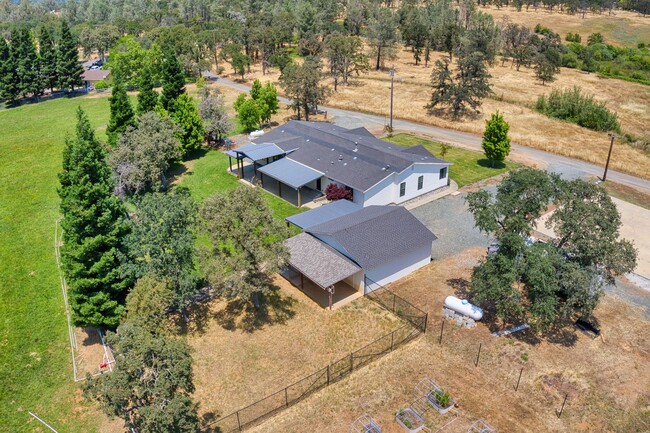 Building Photo - Escape to the Country – Beautiful 3 Bed, 2...