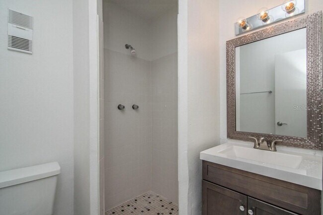 Building Photo - 205 Pompano Dr SE