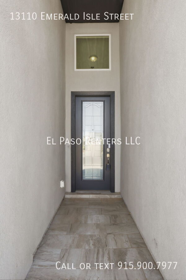 Building Photo - 13110 Emerald Isle St