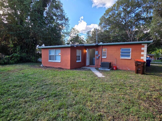 Building Photo - Cozy 3 Bed, 1 Bath Home~Afforable~New Mech...