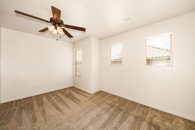 Building Photo - Beautiful Fossil Hills END UNIT!!