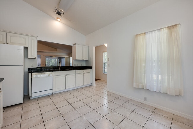 Building Photo - 39900 Bayview Dr