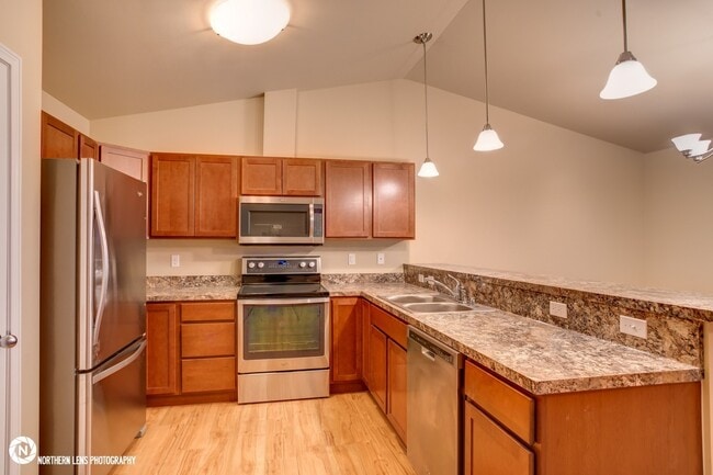 Building Photo - 3 Bedroom East Anchorage Townhouse!