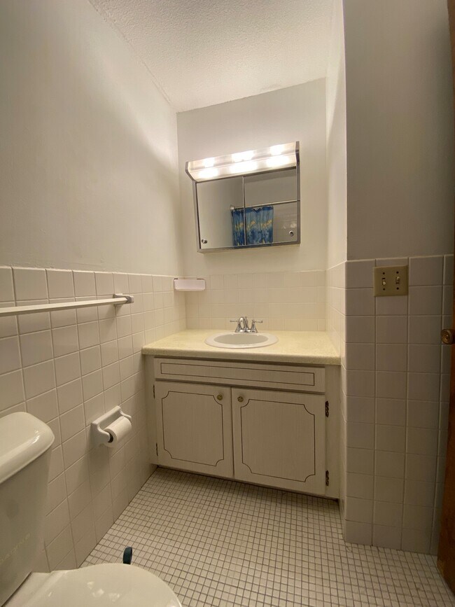 Building Photo - 1321 Division St