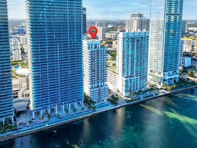 Building Photo - 700 NE 25th St