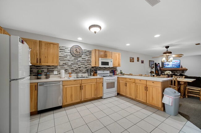 Building Photo - 2643 IL-178