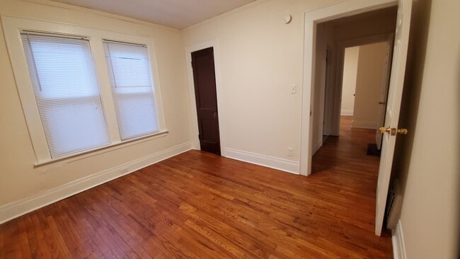 Building Photo - 206 Hall Ave