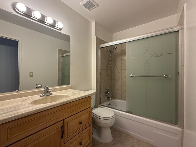 Building Photo - Lynn Ave Duplex