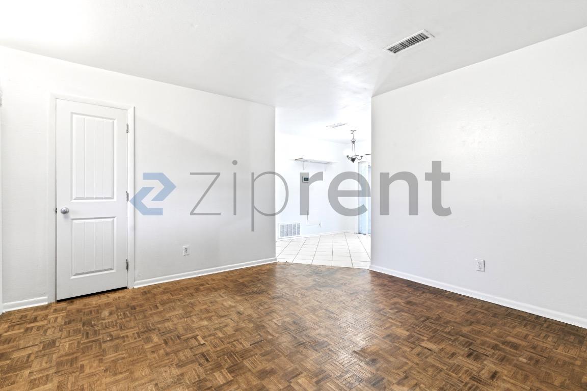 Building Photo - Unit
