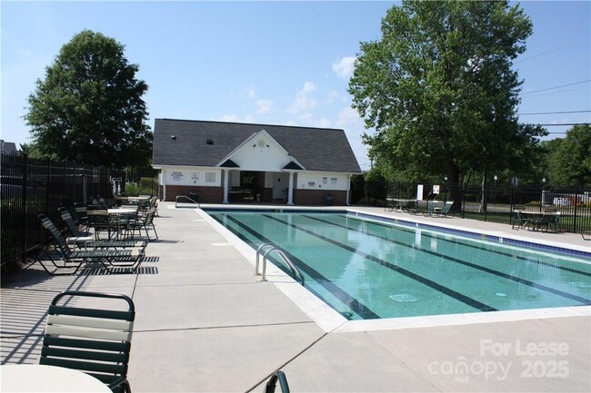 Building Photo - 13316 Calloway Glen Dr