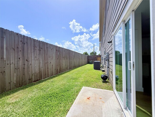 Building Photo - 16575 Oasis Glade Dr