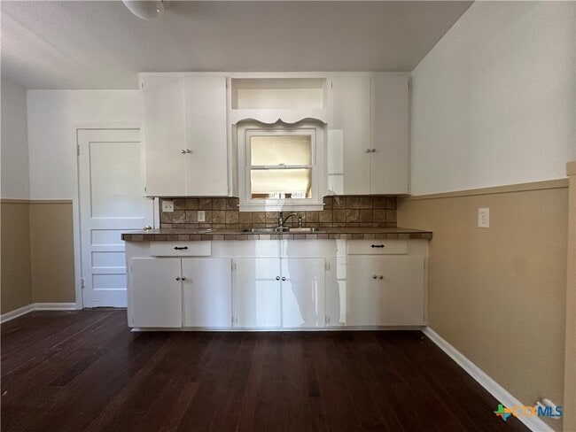 Building Photo - 726 E Humphreys St