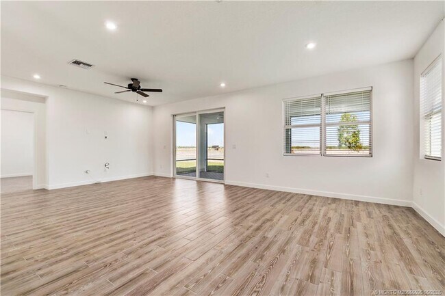 Building Photo - 14143 SW Safi Ter