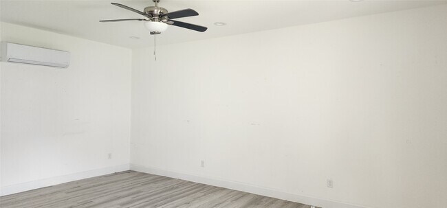 Building Photo - 452 N Cattle Dr