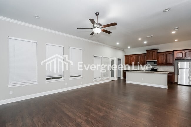 Building Photo - 612 E Parks Ave