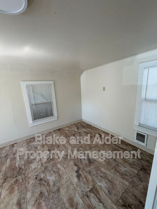 Building Photo - 10926 SE Linwood Ave