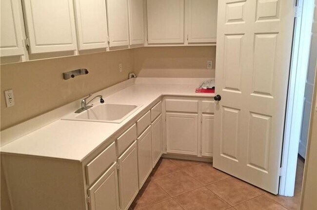 Building Photo - Beautiful 4 bedroom, 4 bathroom Menifee Home