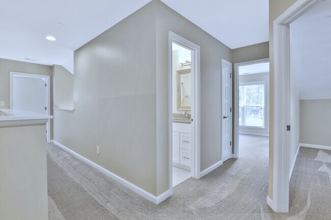 Upstairs Hall/Bath - 300 Vendella Cir