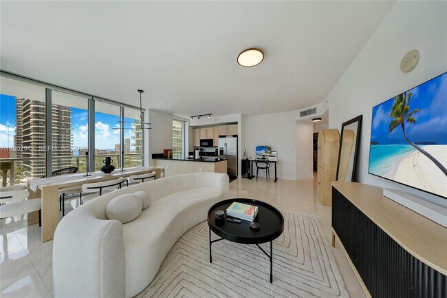 Building Photo - 1111 SW 1st Ave