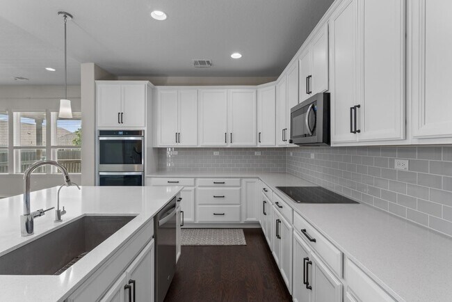 Building Photo - 942 Blue Violet