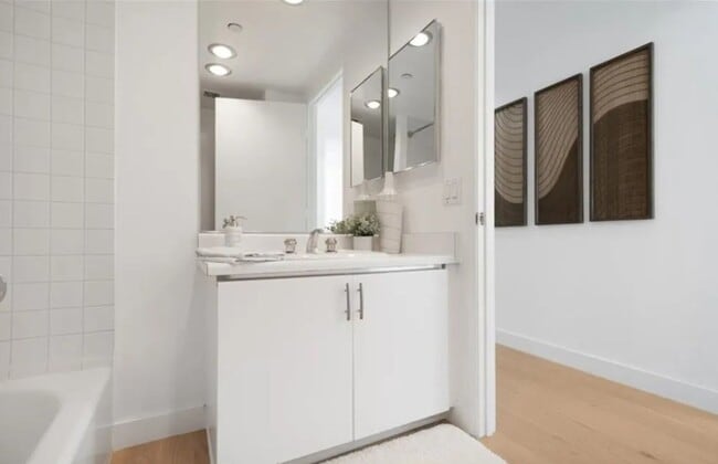 Building Photo - 2-Bedroom, 2-Bathroom Home in Prime Long B...