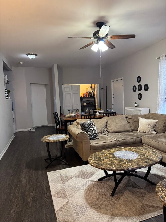 Building Photo - 7013 N Paulina St